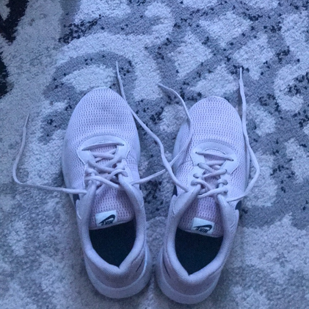 Nike tennis shoes